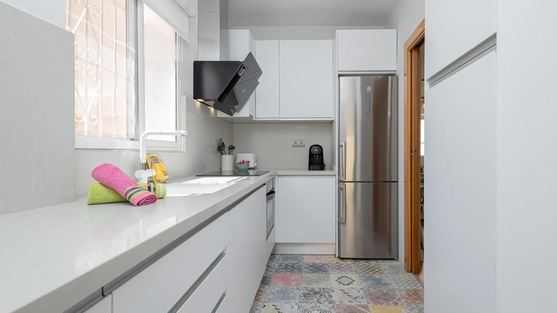C66 Lovely 2 Bdr With Terrace Close To The Beach 말라가