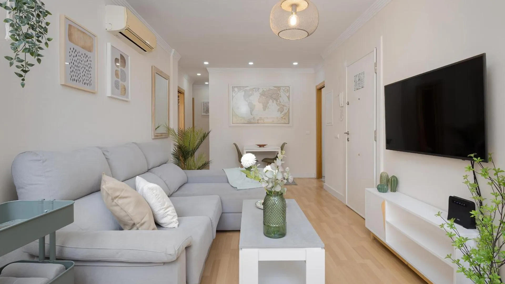 C66 Lovely 2 Bdr With Terrace Close To The Beach 말라가 아파트